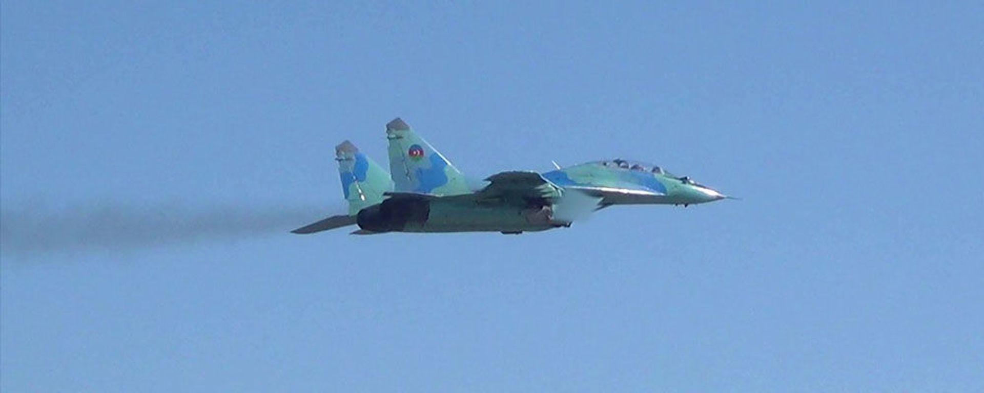 Azərbaycan HHQ-nin aviasiya vasitələri praktiki uçuşları icra edir Azərbaycan HHQ-nin aviasiya vasitələri praktiki uçuşları icra edir - Sputnik Азербайджан, 1920, 18.02.2021