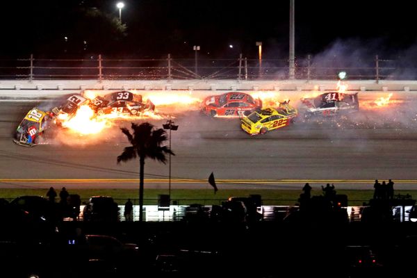Пилоты NASCAR Cup потерпели крушение во время гонки Daytona 500 Пилоты NASCAR Cup потерпели крушение во время гонки Daytona 500 - Sputnik Азербайджан