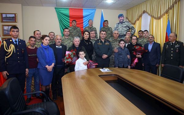 Семье погибшего азербайджанского майора вручена медаль За достойную службу НАТО - Sputnik Азербайджан