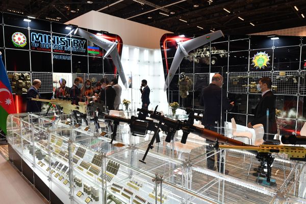  Əbu-Dabidə keçirilən “IDEX-2021” Beynəlxalq Müdafiə Sərgisində Azərbaycan Müdafiə Sənayesi Nazirliyinin stendi  - Sputnik Азербайджан