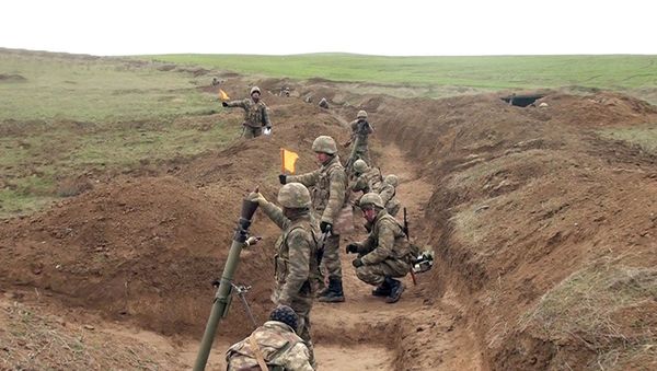 Минометные батареи проводят учебные тренировки с боевой стрельбой - Sputnik Азербайджан