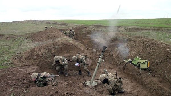 Минометные батареи проводят учебные тренировки с боевой стрельбой - Sputnik Азербайджан