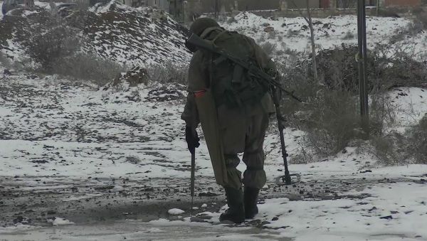 Работы по очистке местности от взрывоопасных предметов в Нагорном Карабахе - Sputnik Азербайджан