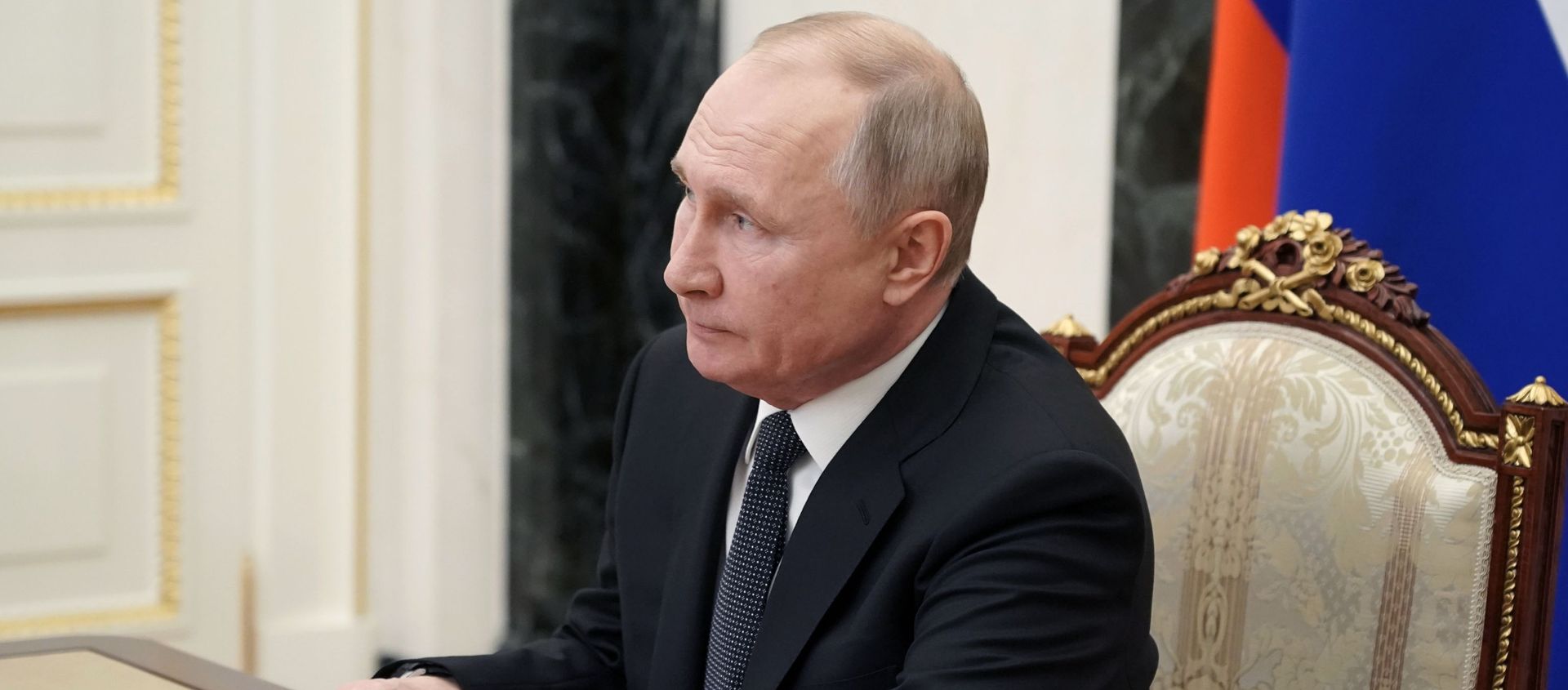 Президент РФ Владимир Путин проводит в режиме видеоконференции оперативное совещание с постоянными членами Совета безопасности РФ. - Sputnik Азербайджан, 1920, 18.03.2021