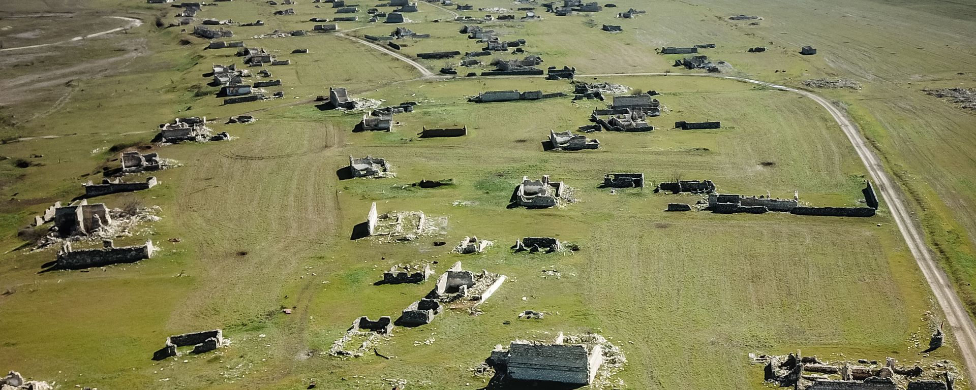 Füzulidə beynəlxalq hava limanının uçuş-eniş zolağının tikintisi Füzulidə beynəlxalq hava limanının uçuş-eniş zolağının tikintisi - Sputnik Азербайджан, 1920, 31.03.2021