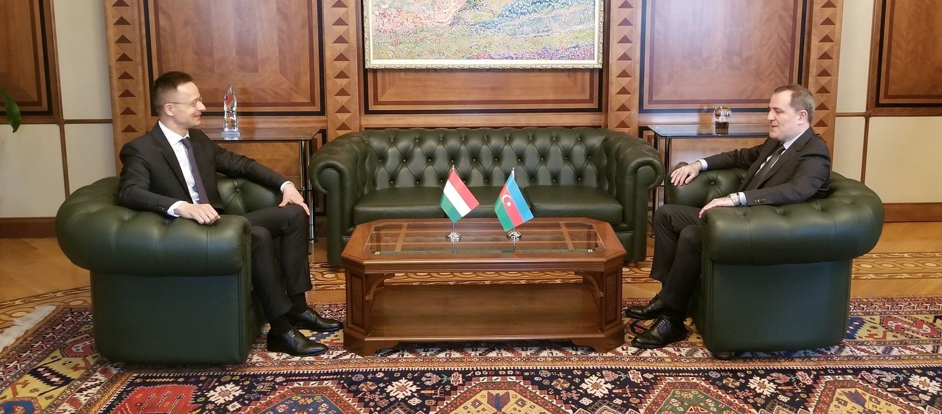 Министр иностранных дел Азербайджана Джейхун Байрамов со своим венгерским коллегой Петером Сийярто - Sputnik Азербайджан, 1920, 10.03.2021