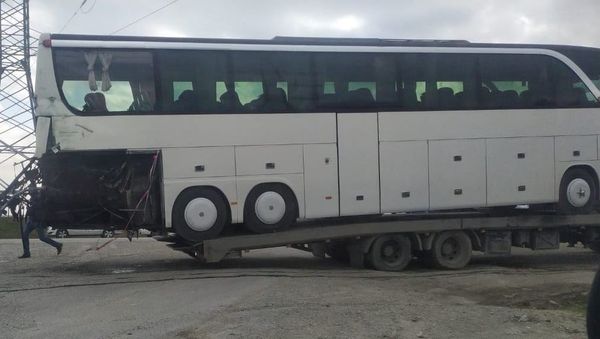 В Сумгайыте поезд столкнулся с автобусом - Sputnik Азербайджан