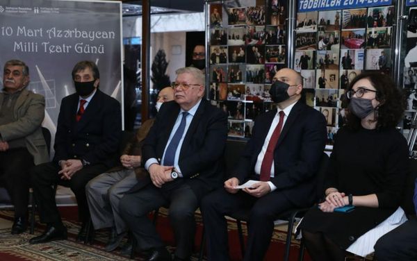  Церемония вручения медалей деятелям культуры по случаю Дня национального театра - Sputnik Азербайджан