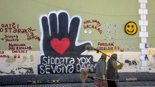 Şəmkirdə divarda qraffiti - Sputnik Азербайджан