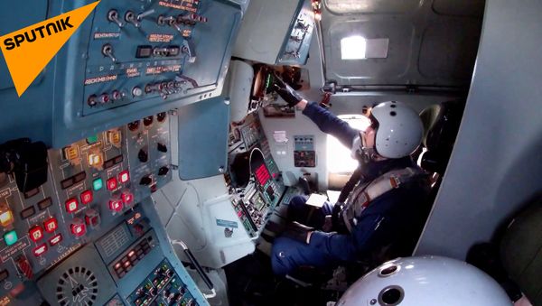Проверка боеготовности бомбардировщиков Ту-160 на авиабазе Энгельс - Sputnik Азербайджан