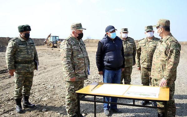 Министр обороны АР Закир Гасанов посетил подразделения, дислоцированные в Карабахе - Sputnik Азербайджан