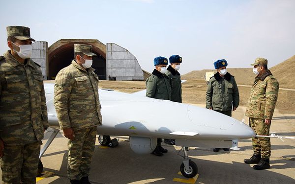 Министр обороны Закир Гасанов на церемонии открытия новопостроенных и капитально отремонтированных воинских частей ВВС Азербайджана - Sputnik Азербайджан