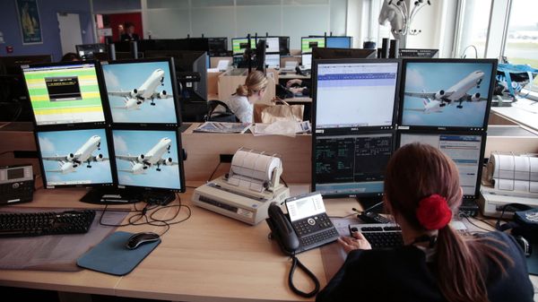 Работа в офисе, фото из архива - Sputnik Азербайджан