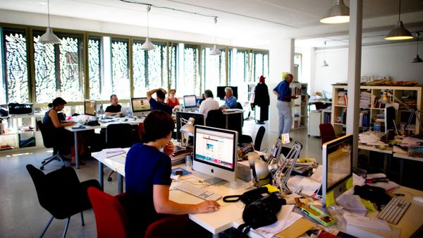 Работа в офисе, фото из архива - Sputnik Азербайджан