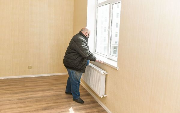 Группе граждан, чьи дома разрушены вследствие ракетных ударов Армении по Гяндже, предоставлены новые квартиры - Sputnik Азербайджан