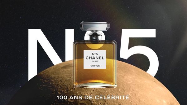 Легенде сто лет. Ролик к юбилею chanel №5 - Sputnik Азербайджан