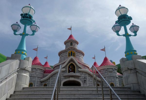 Замок в  парке аттракционов Super Nintendo World в Осаке - Sputnik Азербайджан