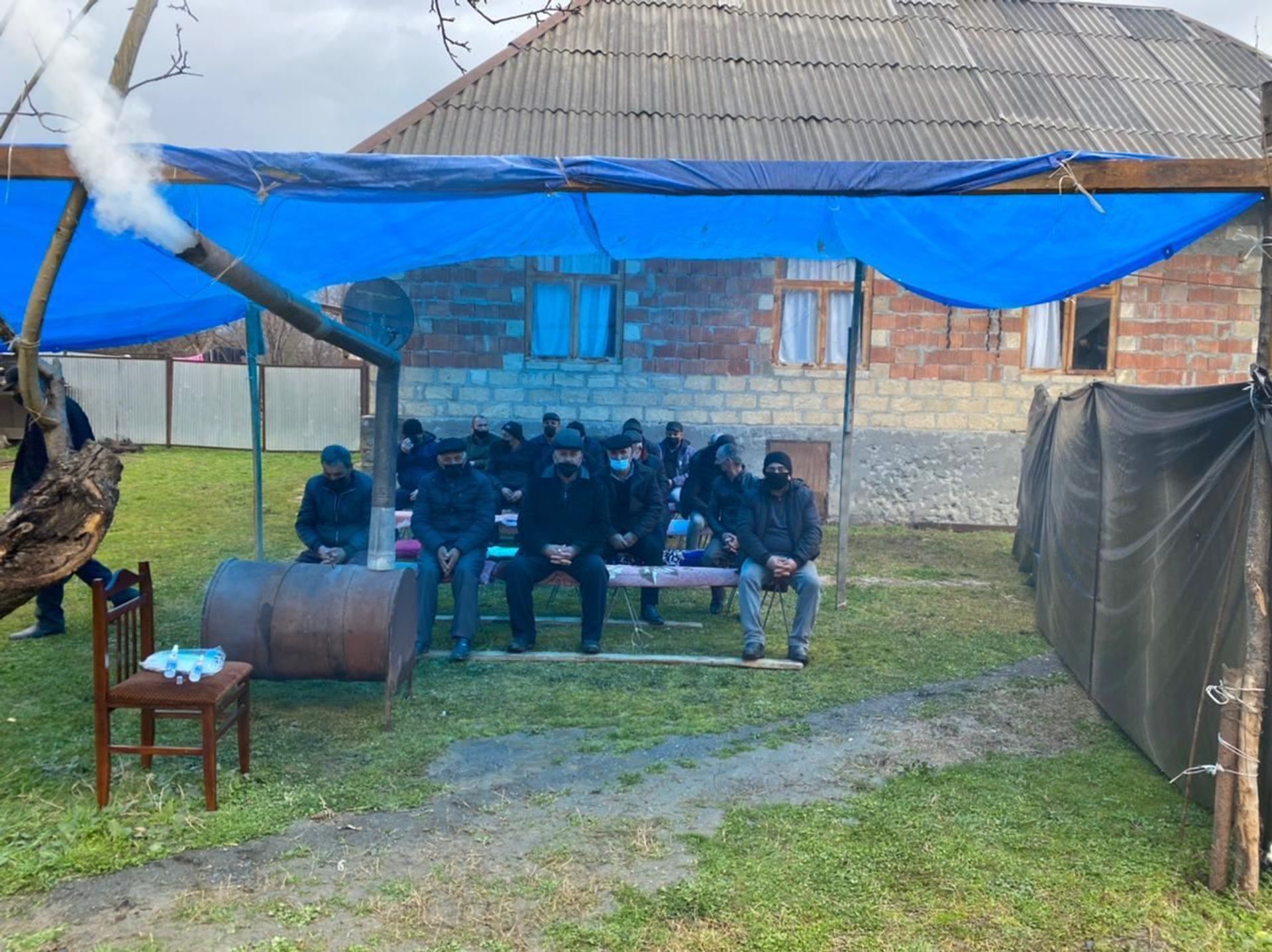Жители Балакена рискнули здоровьем на двух поминках, наказание не заставило себя ждать - Sputnik Азербайджан, 1920, 25.03.2021
