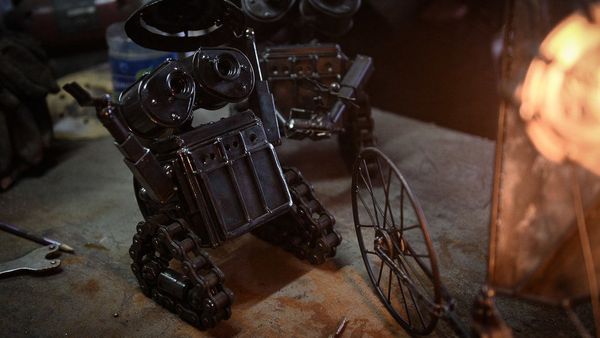 Минчанин изготавливает фигуры из старых запчастей   - Sputnik Азербайджан