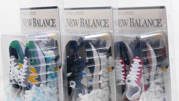 New Balance представили новые кроссовки в упаковке в стиле 80-х - Sputnik Азербайджан