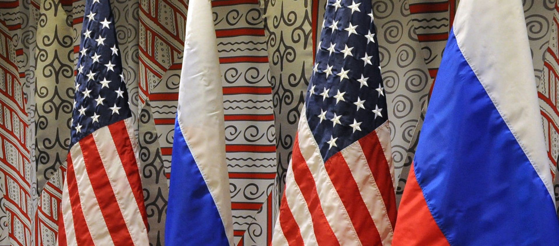 Флаги России и США - Sputnik Азербайджан, 1920, 01.04.2021