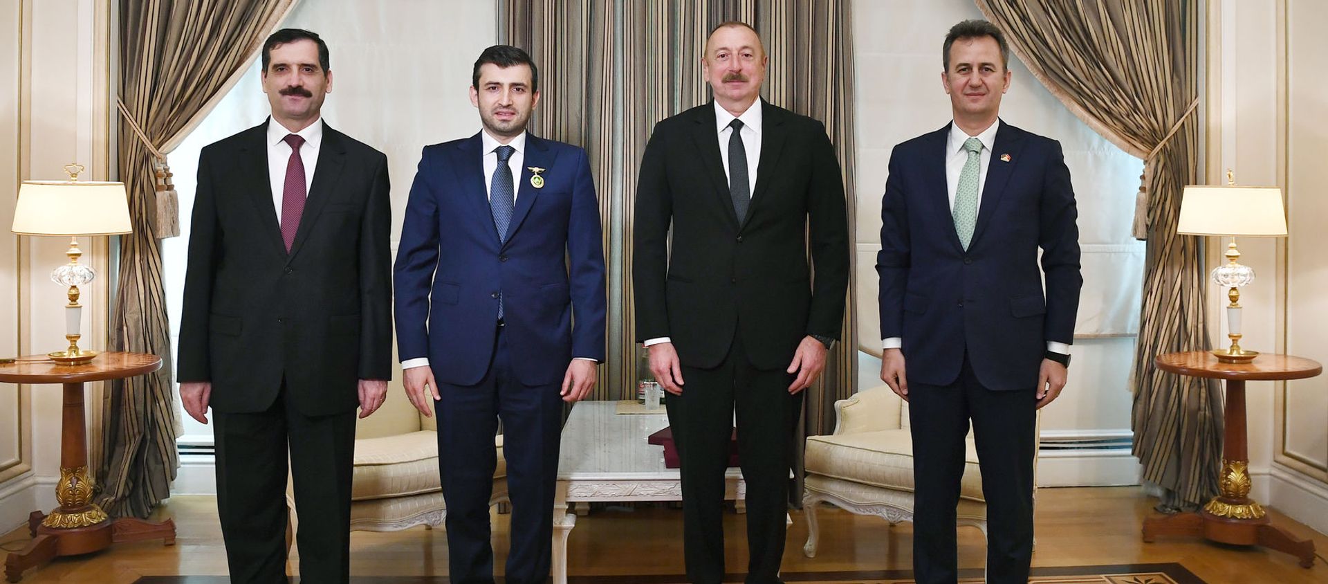 Президент Ильхам Алиев принял технического директора турецкой компании Baykar Makine Сельджука Байрактара и руководителя правления и генерального директора компании ASELSAN Халука Горгюна - Sputnik Азербайджан, 1920, 01.04.2021