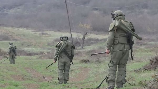 Работы по очистке местности от взрывоопасных предметов в Карабахе - Sputnik Азербайджан