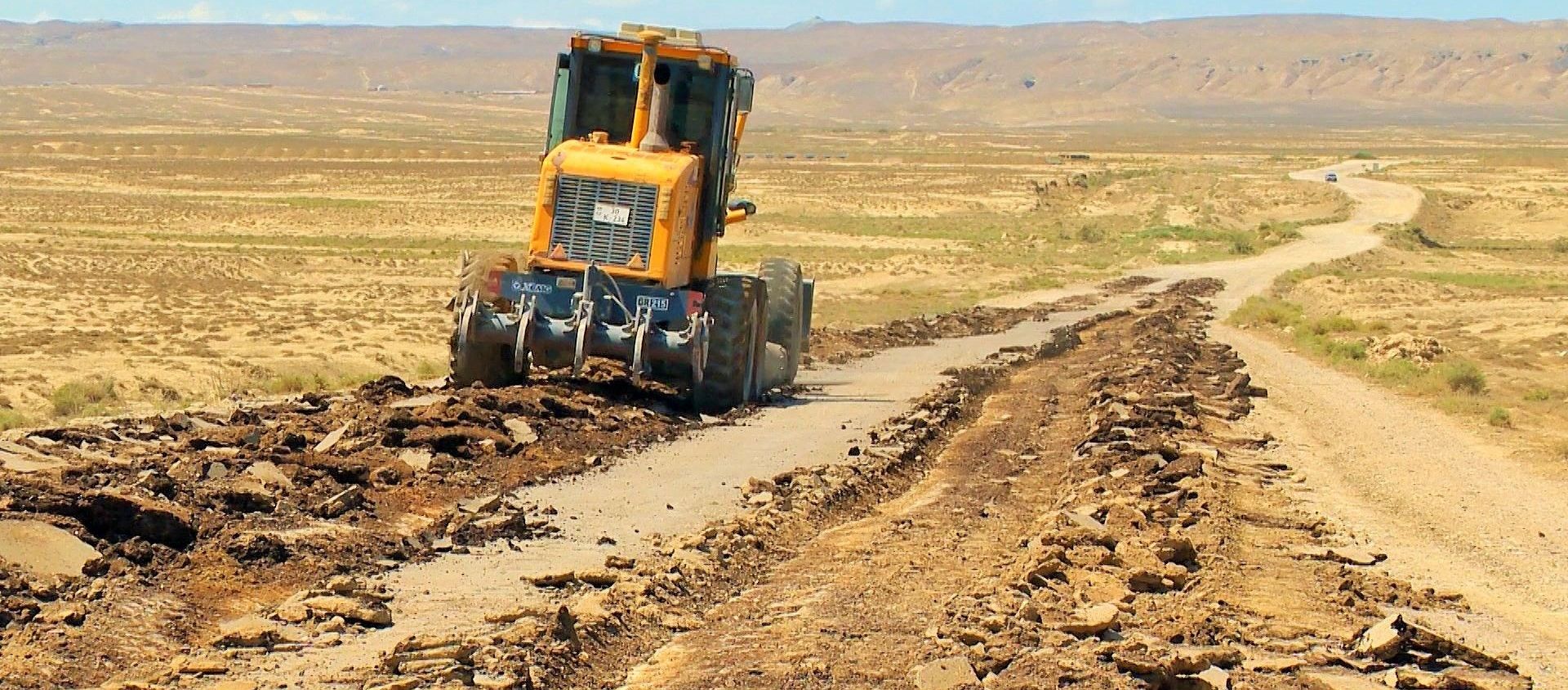 Строительство автодороги на территорию грязевых вулканов в Абшеронском районе - Sputnik Азербайджан, 1920, 03.04.2021