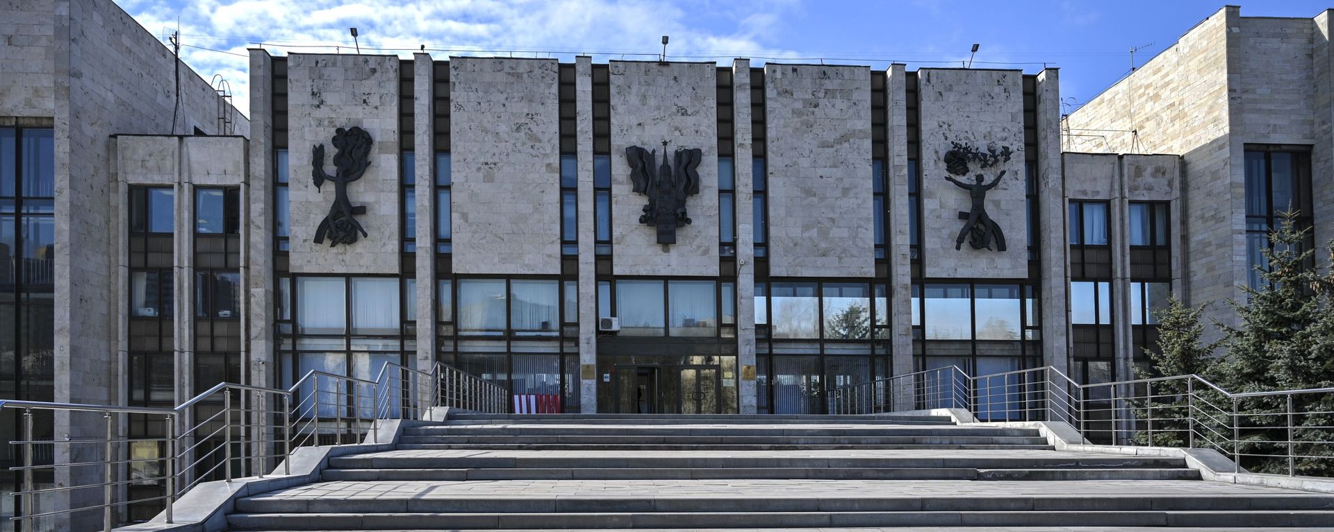 С 17 марта вузы переводят студентов на дистанционное обучение из-за коронавируса - Sputnik Азербайджан, 1920, 05.04.2021