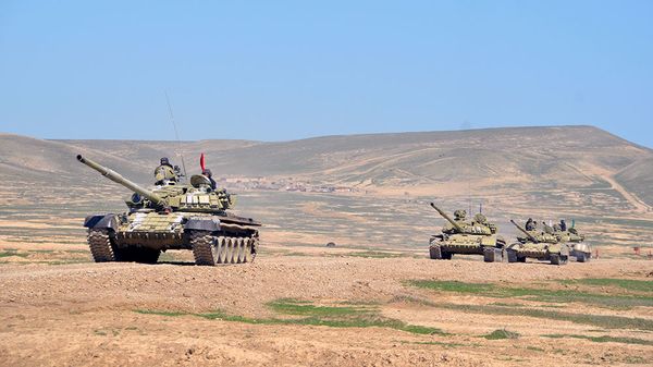 Tank bölmələrinin intensiv döyüş hazırlığı məşğələləri - Sputnik Азербайджан