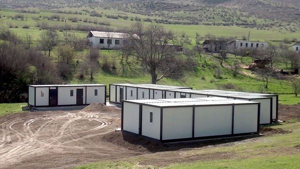 Azad olunmuş ərazilərdə modul tipli yataqxanaların quraşdırılması prosesi həyata keçirilir  - Sputnik Азербайджан