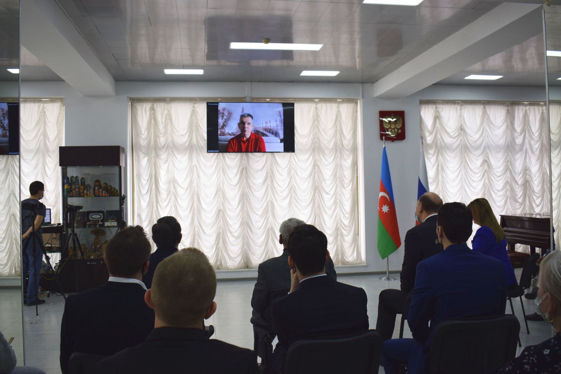 Просто космос: в Баку представлены уникальные фото Юрия Гагарина и Керима Керимова - Sputnik Азербайджан, 1920, 09.04.2021