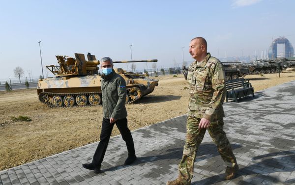 Президент Ильхам Алиев принял участие в открытии в Баку Парка военных трофеев Президент Ильхам Алиев принял участие в открытии в Баку Парка военных трофеев - Sputnik Азербайджан