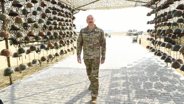 Президент Ильхам Алиев принял участие в открытии в Баку Парка военных трофеев - Sputnik Азербайджан