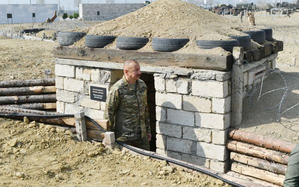 Президент Ильхам Алиев принял участие в открытии в Баку Парка военных трофеев Президент Ильхам Алиев принял участие в открытии в Баку Парка военных трофеев - Sputnik Азербайджан