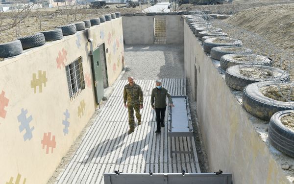 Президент Ильхам Алиев принял участие в открытии в Баку Парка военных трофеев Президент Ильхам Алиев принял участие в открытии в Баку Парка военных трофеев - Sputnik Азербайджан