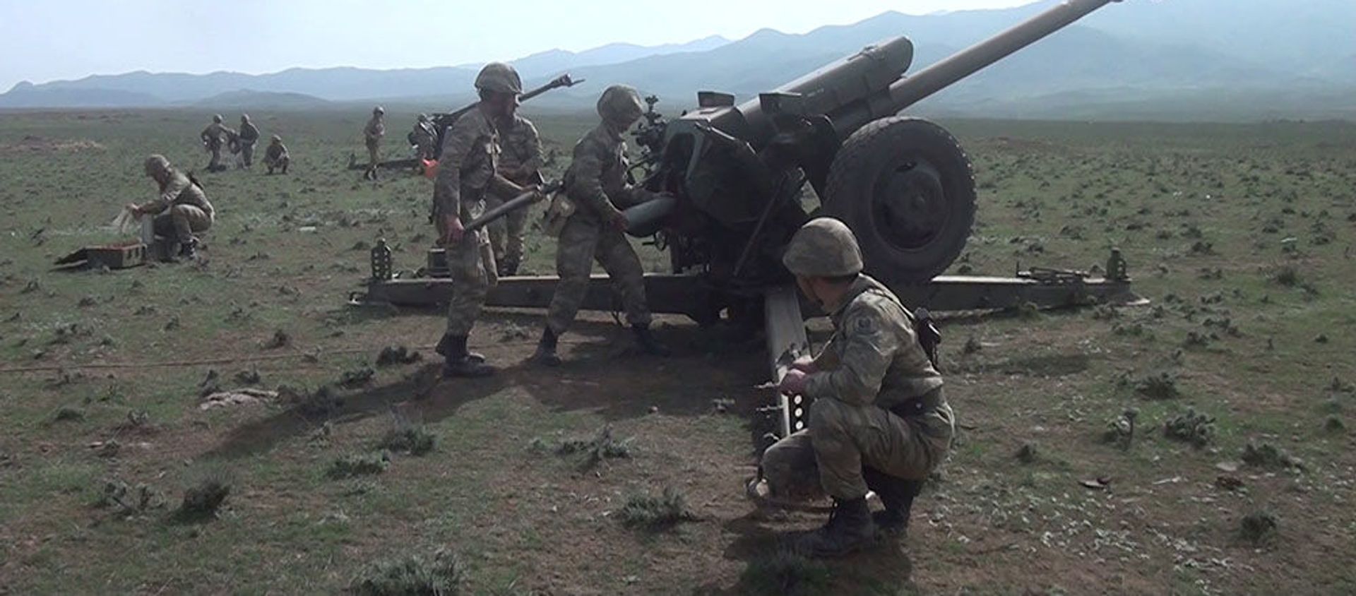 Artilleriya batareyalarının döyüş atışlı taktiki təlimləri başlayıb Artilleriya batareyalarının döyüş atışlı taktiki təlimləri başlayıb - Sputnik Азербайджан, 1920, 12.04.2021
