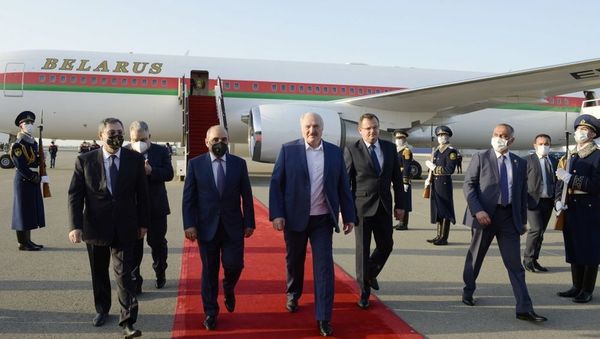 Президент Беларуси Александр Лукашенко прибыл с рабочим визитом в Азербайджан - Sputnik Азербайджан