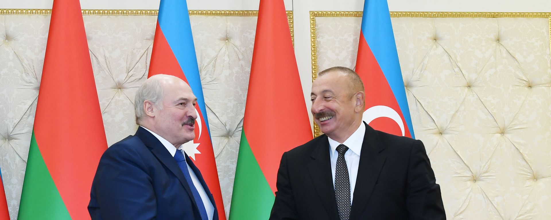 Президент Азербайджанской Республики Ильхам Алиев и Президент Беларуси Александр Лукашенко выступили с заявлениями для прессы - Sputnik Азербайджан, 1920, 28.05.2026