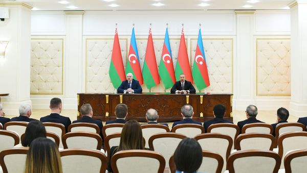 Президент Азербайджанской Республики Ильхам Алиев и Президент Беларуси Александр Лукашенко выступили с заявлениями для прессы - Sputnik Азербайджан