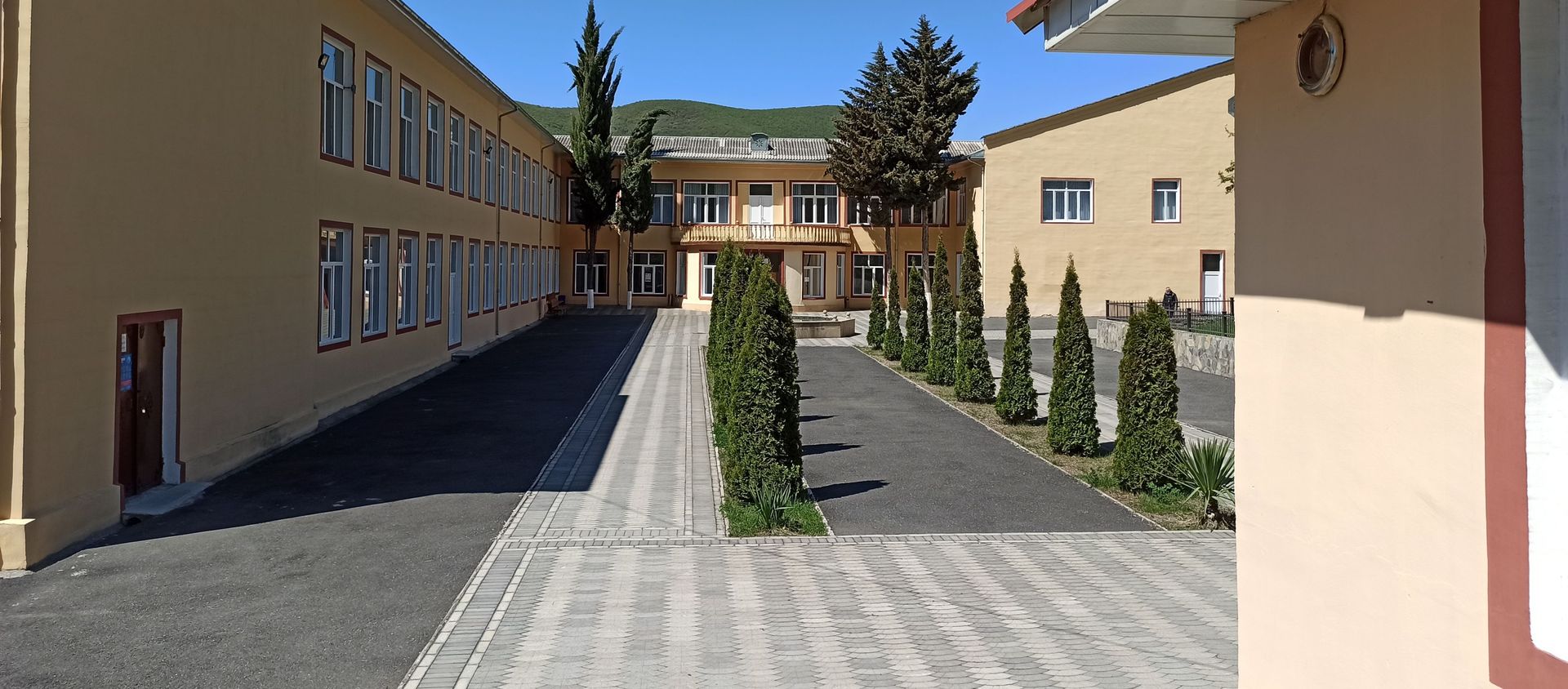 Azərbaycan Dövlət Pedaqoji Universitetinin Şəki filialı  - Sputnik Азербайджан, 1920, 15.04.2021