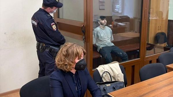 Музыкант Эльмин Гулиев во время оглашения приговора в Хамовническом суде Москвы - Sputnik Азербайджан
