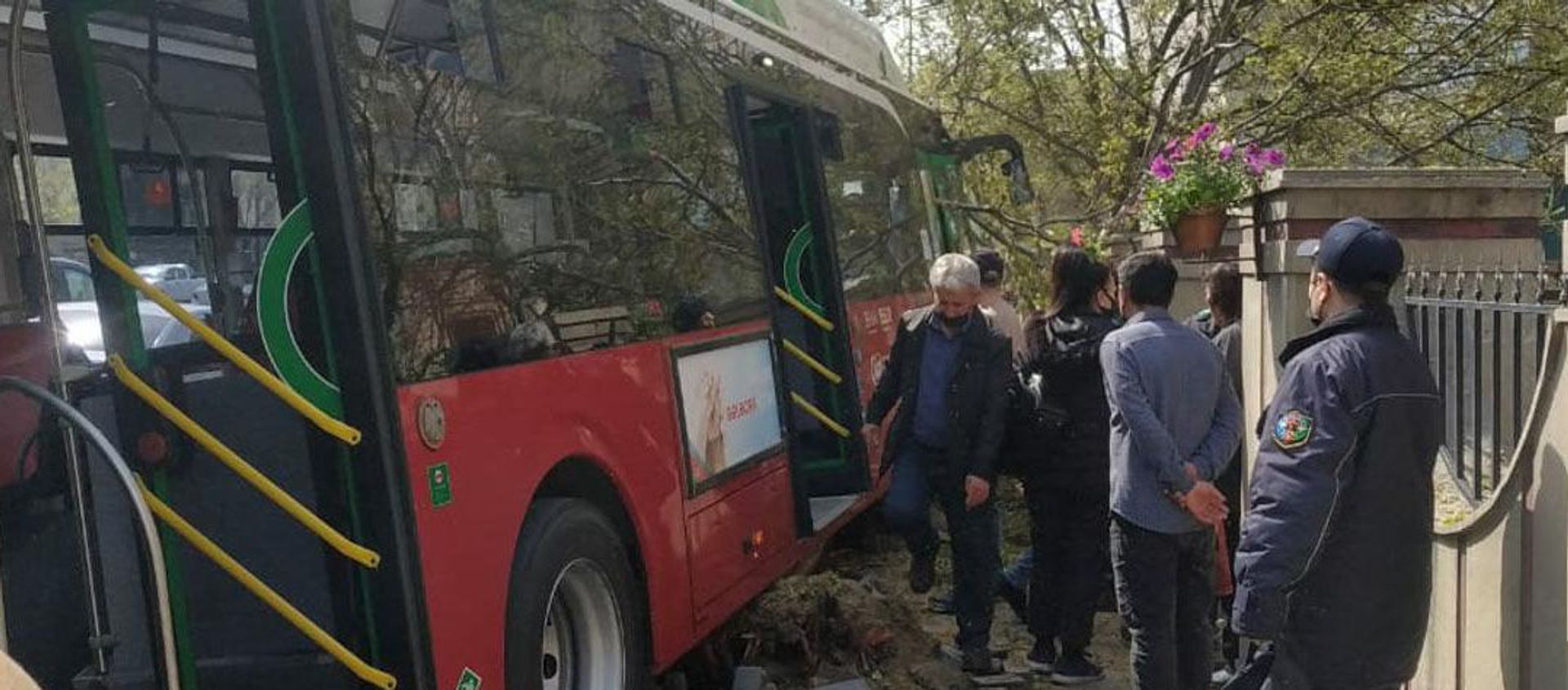 Bakıda yol-nəqliyyat hadisəsi - Sputnik Азербайджан, 1920, 19.04.2021