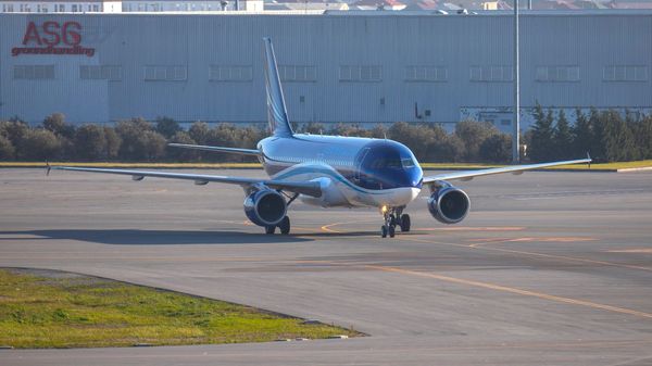 Пассажирский самолет AZAL - Sputnik Азербайджан