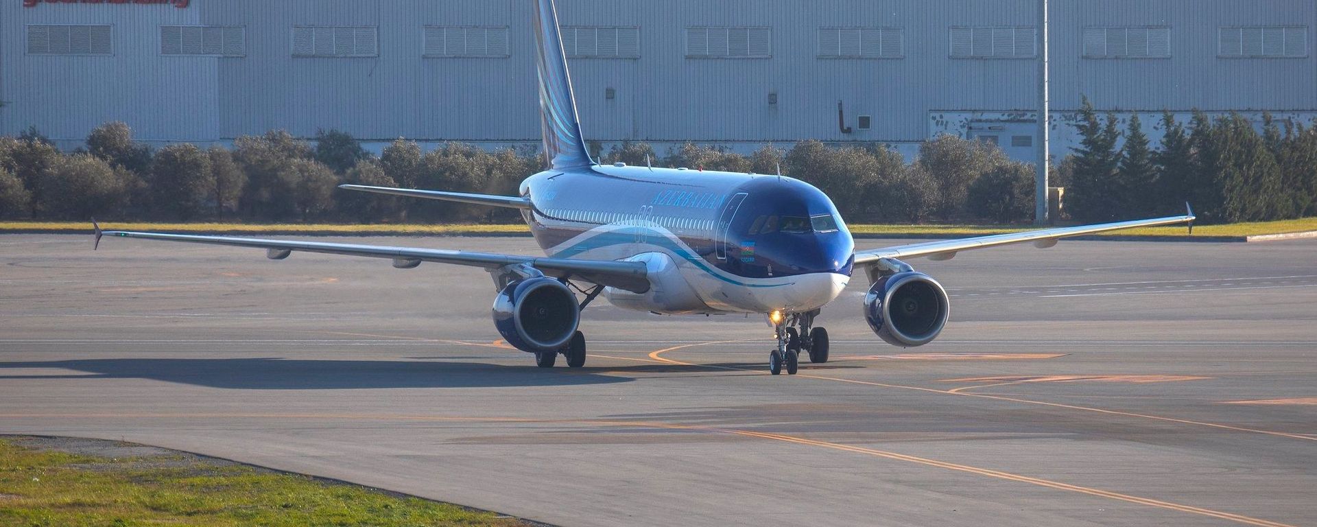 Пассажирский самолет AZAL - Sputnik Азербайджан, 1920, 08.10.2021