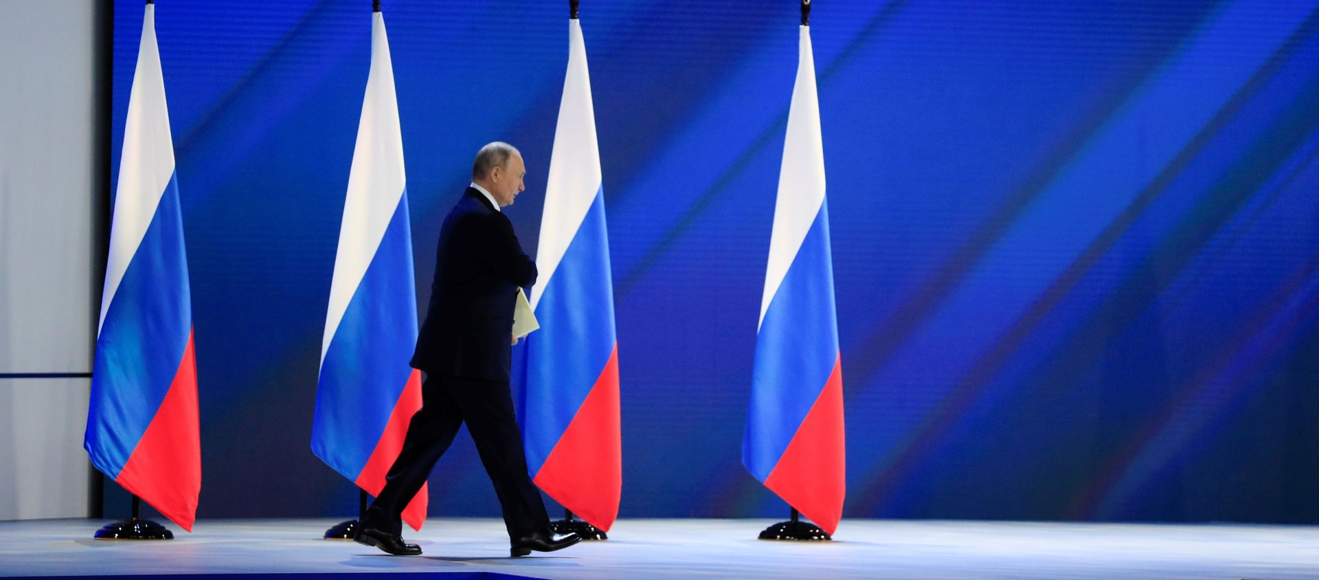 Президент РФ Владимир Путин перед выступлением с ежегодным посланием Федеральному Собранию - Sputnik Азербайджан, 1920, 21.04.2021