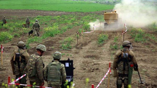Azad olunan ərazilərdə Mühəndis Qoşunlarının fəaliyyəti davam edir - Sputnik Азербайджан