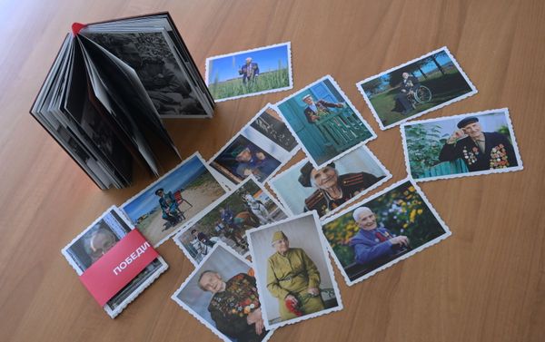 Фотокнига «Память Победы. Хранить вечно», подготовленная службой визуальных проектов медиагруппы «Россия сегодня».  - Sputnik Азербайджан