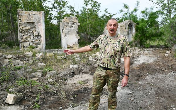 Президент Ильхам Алиев во время визита в Джебраильский и Зангиланский районы - Sputnik Азербайджан