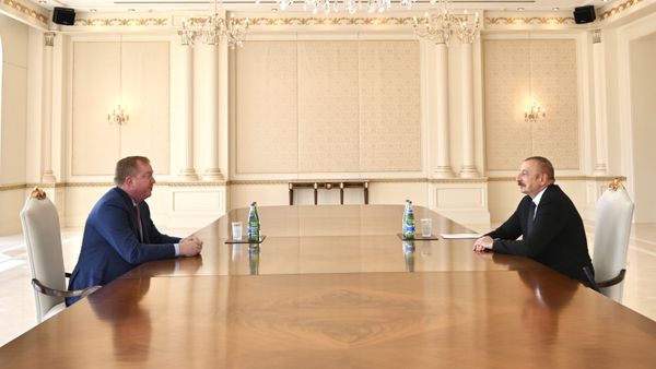 Prezident İlham Əliyev “Boeing Commercial Airplanes” Şirkətinin prezidenti və baş icraçı direktoru Stenli Dili qəbul edi - Sputnik Азербайджан